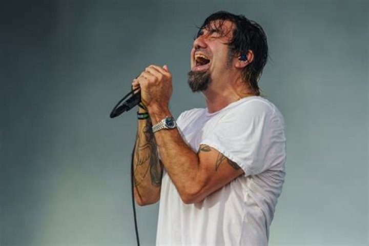 Deftones Singer: The Voice Behind the Iconic Sound