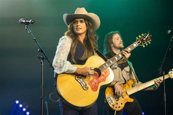 Ella Hiller: Rising Star in the Music Industry