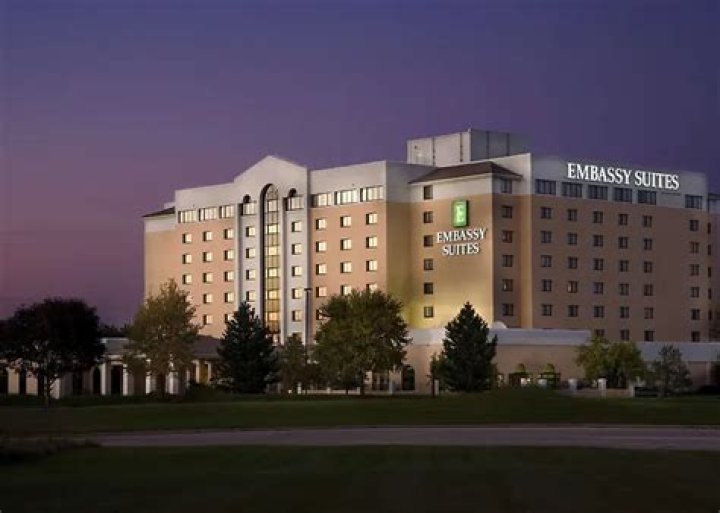 Embassy Suites by Hilton Kansas City International Airport: Your Ultimate Stay Experience
