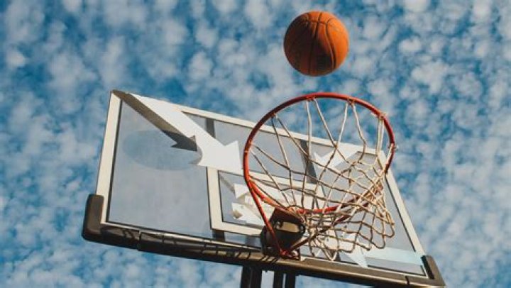 Giannis Antetokounmpo: The Phenomenon Revolutionizing Basketball