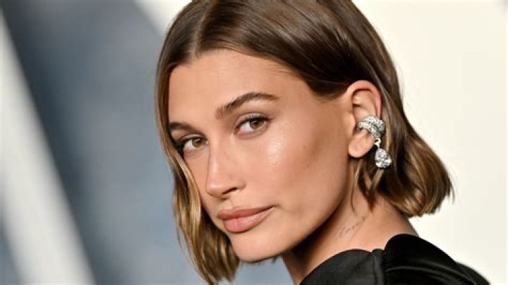 Hailey Bieber Lob: A Comprehensive Look at the Style Icon's Hair Game