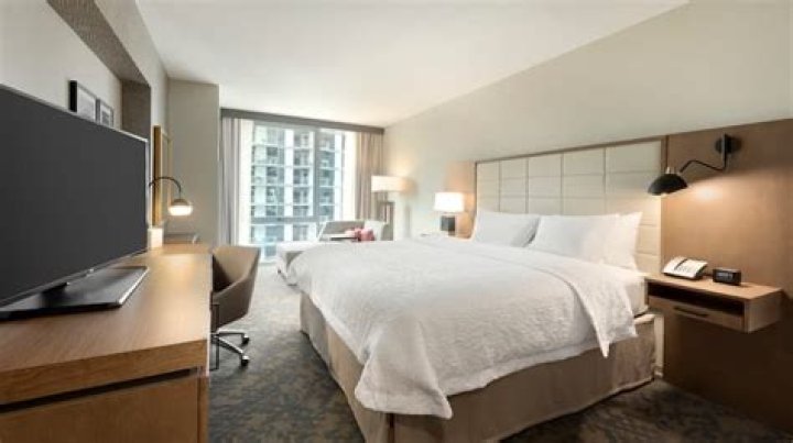 Hampton Inn-Chicago West Loop: Your Premier Stay in the Heart of the City
