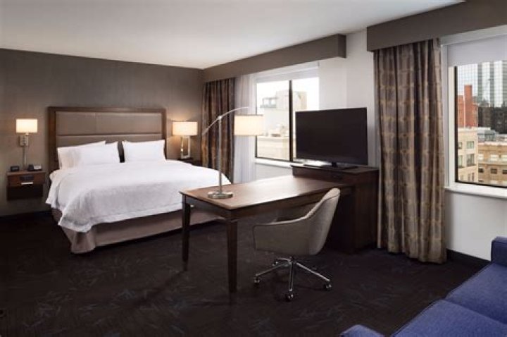 Hampton Inn Suites Downtown Dallas TX: A Premier Stay Experience