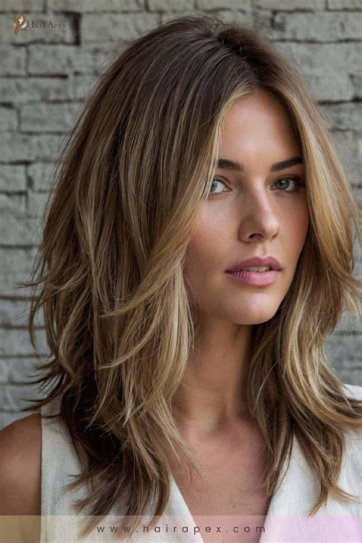 Medium Length Hairstyles for Women with Oval Face: The Ultimate Guide to Flattering Haircuts